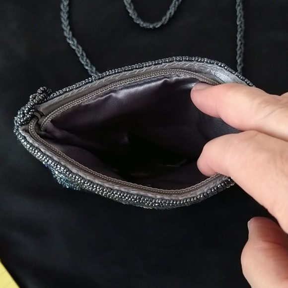 Beaded purse, silver with blue flowers - Picture 2 of 2